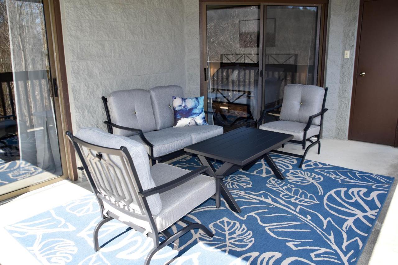 Appartement Cozy Mountain Getaway! Mountain Views! 2 Bed, 2 Bath, Sleeps 6 à Gatlinburg Extérieur photo