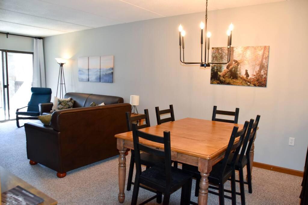 Appartement Cozy Mountain Getaway! Mountain Views! 2 Bed, 2 Bath, Sleeps 6 à Gatlinburg Extérieur photo
