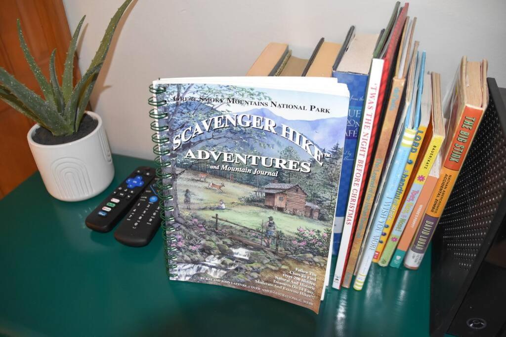 Appartement Cozy Mountain Getaway! Mountain Views! 2 Bed, 2 Bath, Sleeps 6 à Gatlinburg Extérieur photo