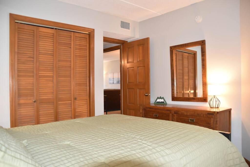 Appartement Cozy Mountain Getaway! Mountain Views! 2 Bed, 2 Bath, Sleeps 6 à Gatlinburg Extérieur photo