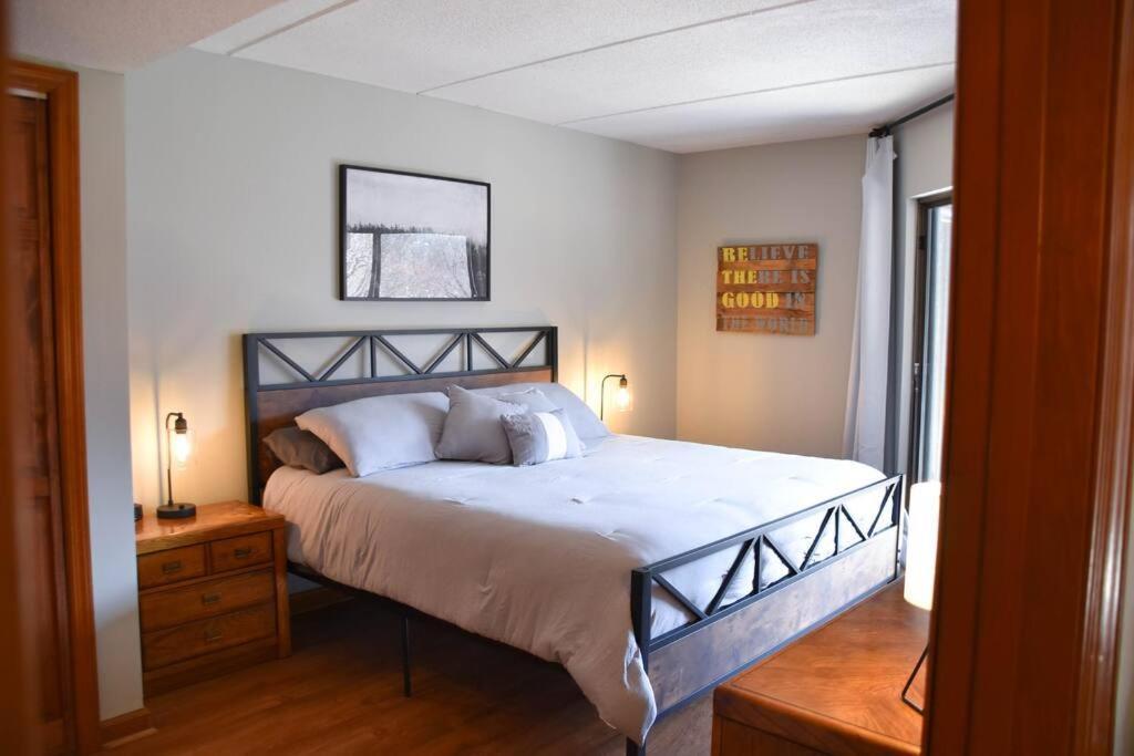 Appartement Cozy Mountain Getaway! Mountain Views! 2 Bed, 2 Bath, Sleeps 6 à Gatlinburg Extérieur photo