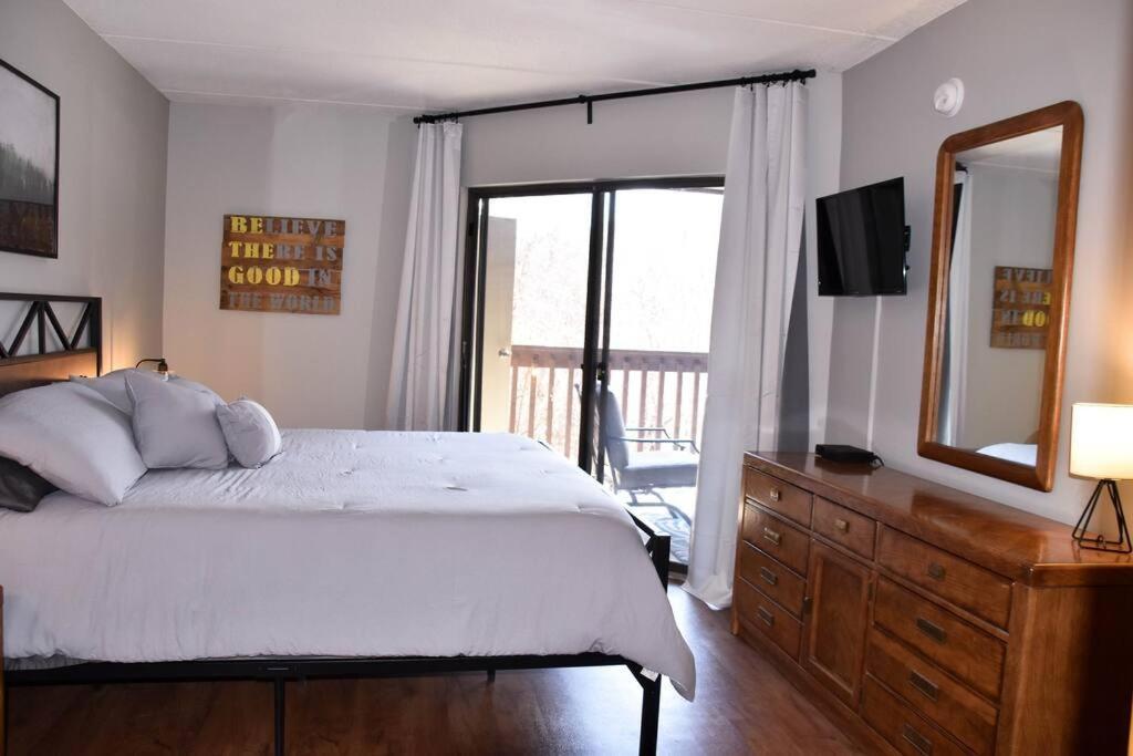 Appartement Cozy Mountain Getaway! Mountain Views! 2 Bed, 2 Bath, Sleeps 6 à Gatlinburg Extérieur photo