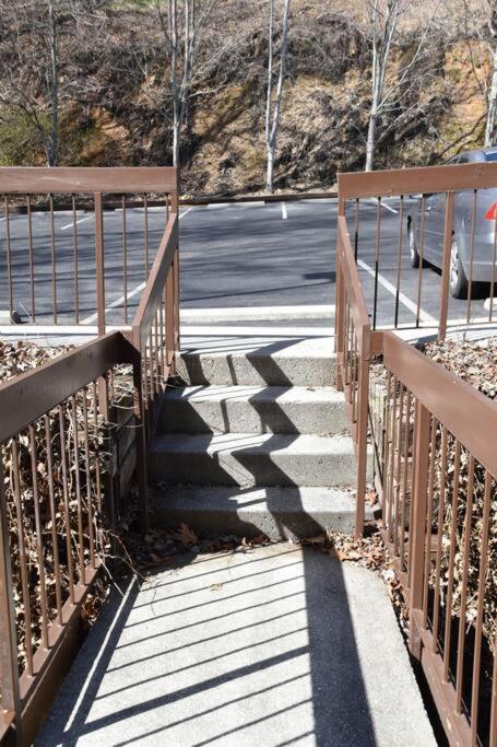 Appartement Cozy Mountain Getaway! Mountain Views! 2 Bed, 2 Bath, Sleeps 6 à Gatlinburg Extérieur photo