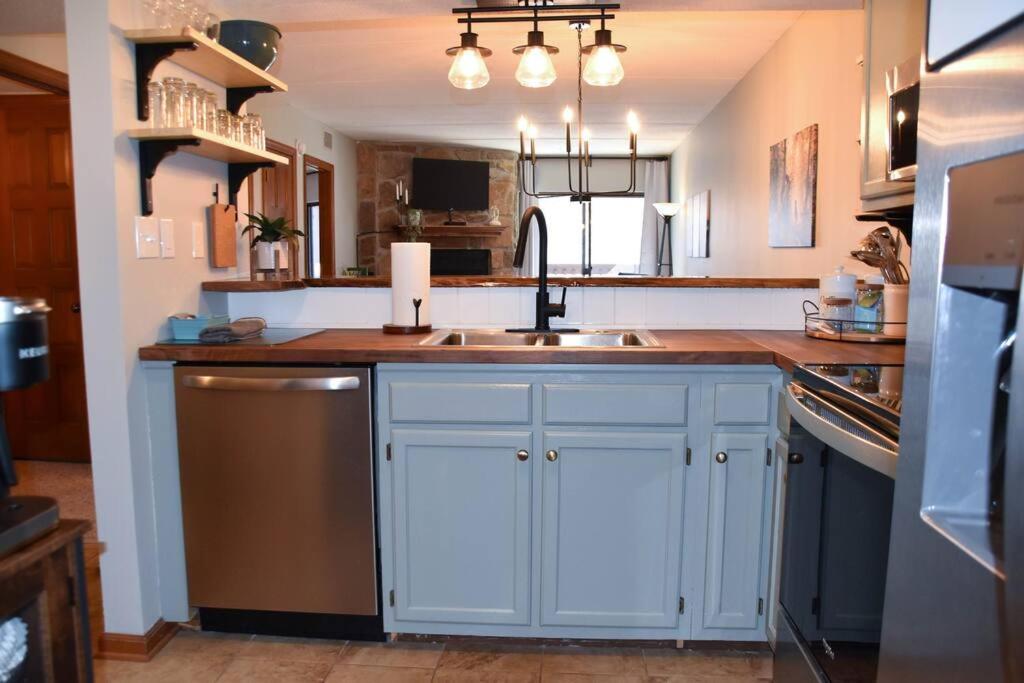 Appartement Cozy Mountain Getaway! Mountain Views! 2 Bed, 2 Bath, Sleeps 6 à Gatlinburg Extérieur photo