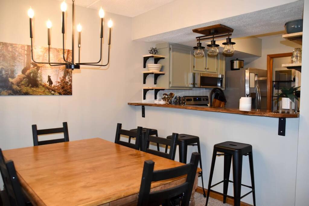 Appartement Cozy Mountain Getaway! Mountain Views! 2 Bed, 2 Bath, Sleeps 6 à Gatlinburg Extérieur photo